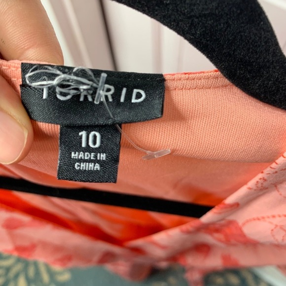 Torrid Floral Print spring Dress V-Neck Flutter Sleeve Size 10 vacation summer - Picture 3 of 4